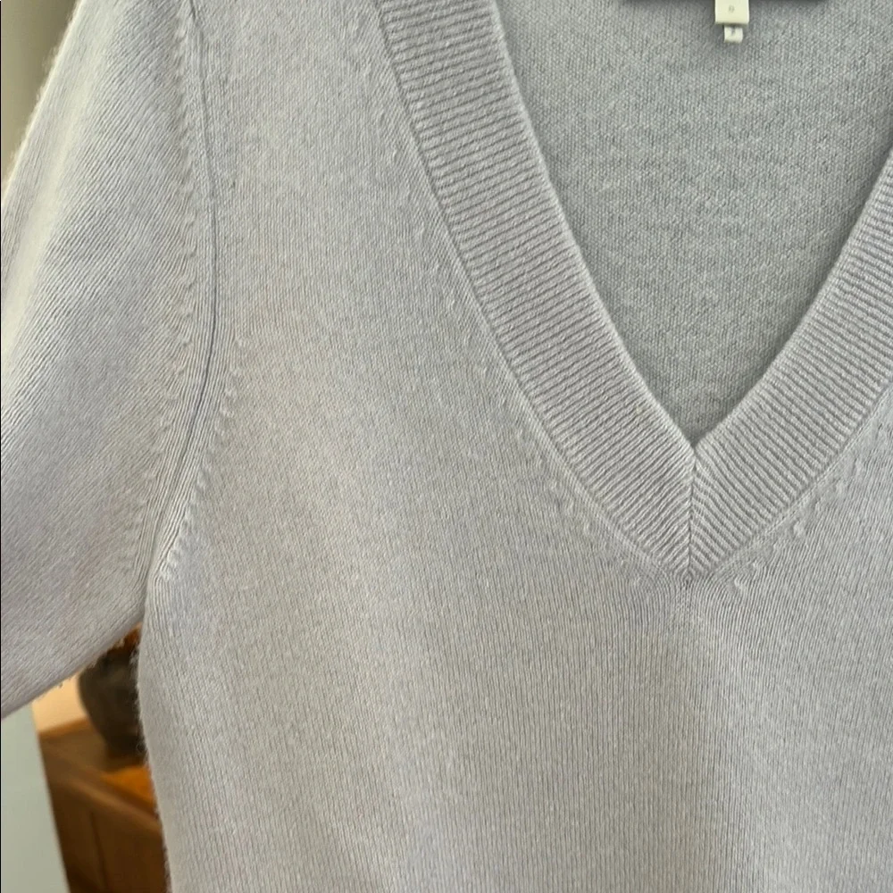 Elegant NAKED CASHMERE Gray cashmere V-Neck Sweater - Picture 3 of 4